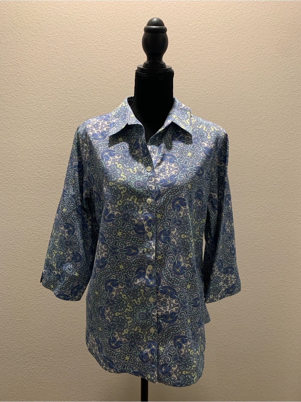 Chico's 100% Cotton No-Iron Paisley Button-Down Shirt (Size 1; Size M (8-10))
